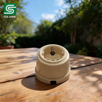 Fabricante del OEM Vintage Ceramic German Socket with Premium Porcelain Construction for Retro Lighting Systems and European Home Decoration de China
