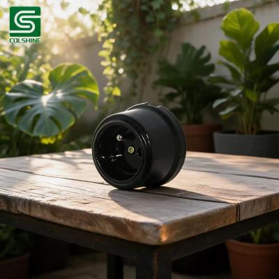 Fabricante del OEM Classic French Style Ceramic Socket Designed with Vintage Details for Decorative Lamps and Traditional Interior Projects de China